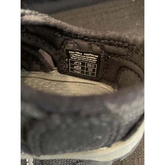 KEEN Sandals Size 4 (11.5 cm) kids Black On Black Closed Toe Boys/Girls Sandals - Picture 7 of 9